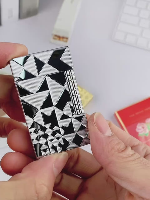 Maduro M2 Cling Sound Butane Soft Flame Lighter – Geometric Maze